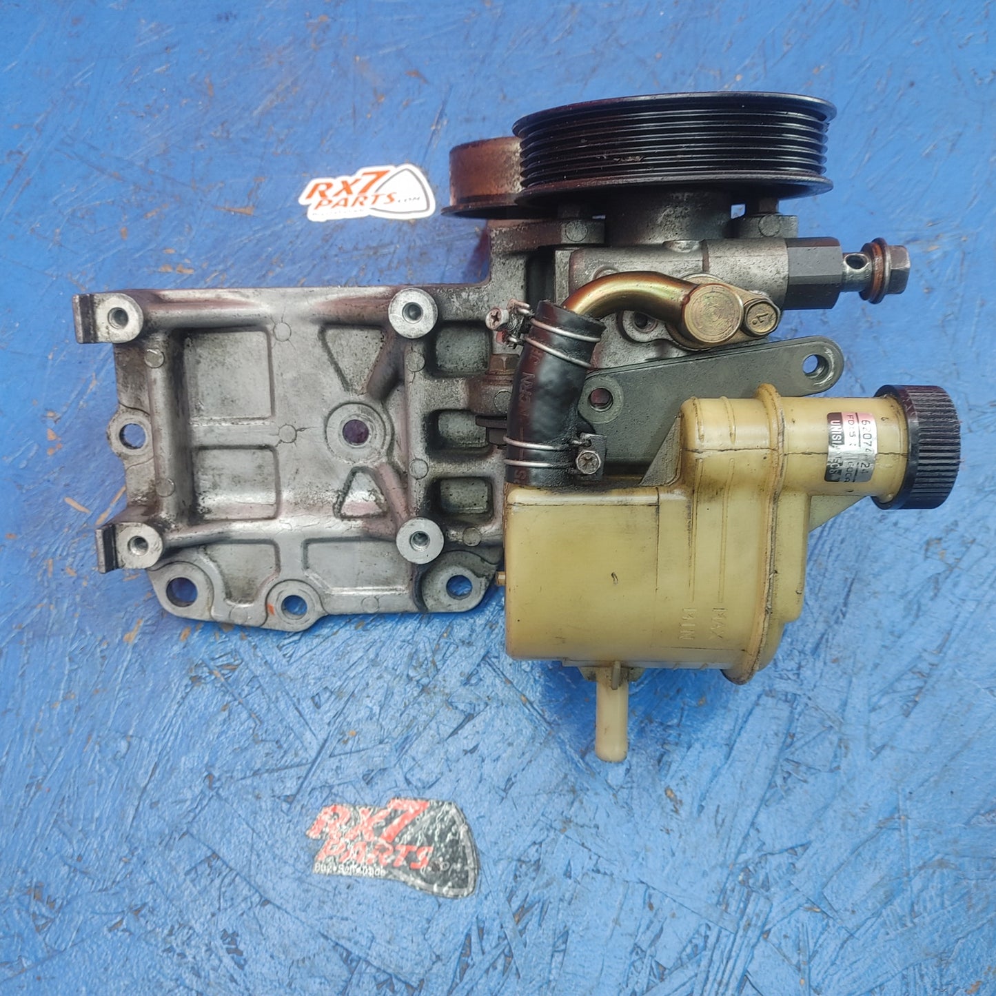 LHD, RHD Power Steering Pump With Reservoir Bracket And Pulley RX7 FD FD3S 93 - 02 Mazda S7B37/1