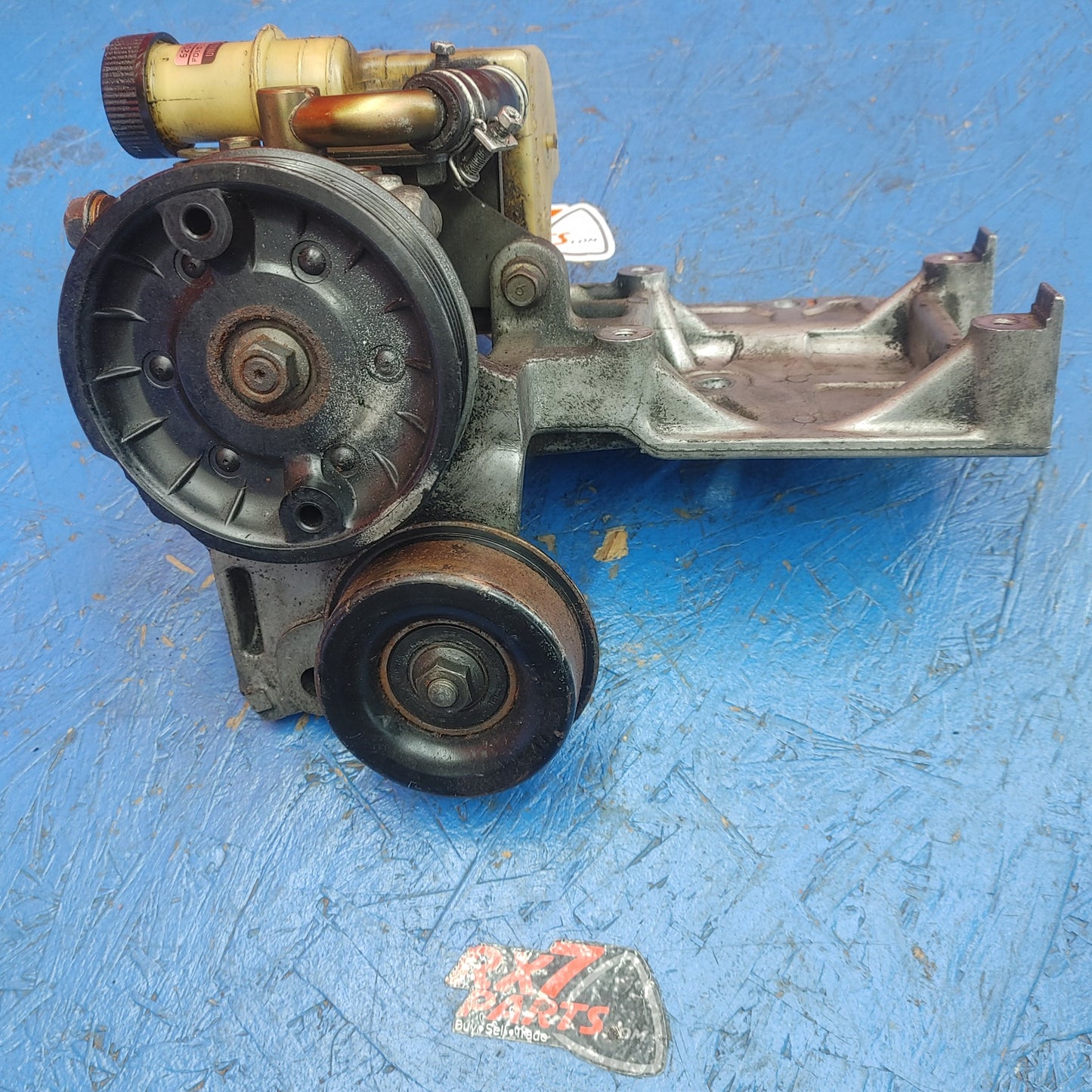 LHD, RHD Power Steering Pump With Reservoir Bracket And Pulley RX7 FD FD3S 93 - 02 Mazda S7B37/1