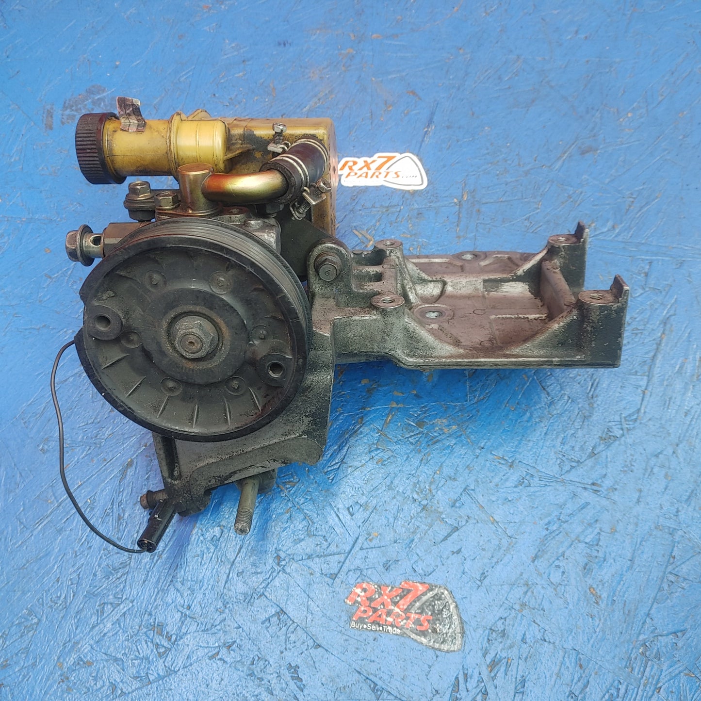 LHD, RHD Power Steering Pump With Reservoir Bracket And Pulley RX7 FD FD3S 93 - 02 Mazda S7B37/2