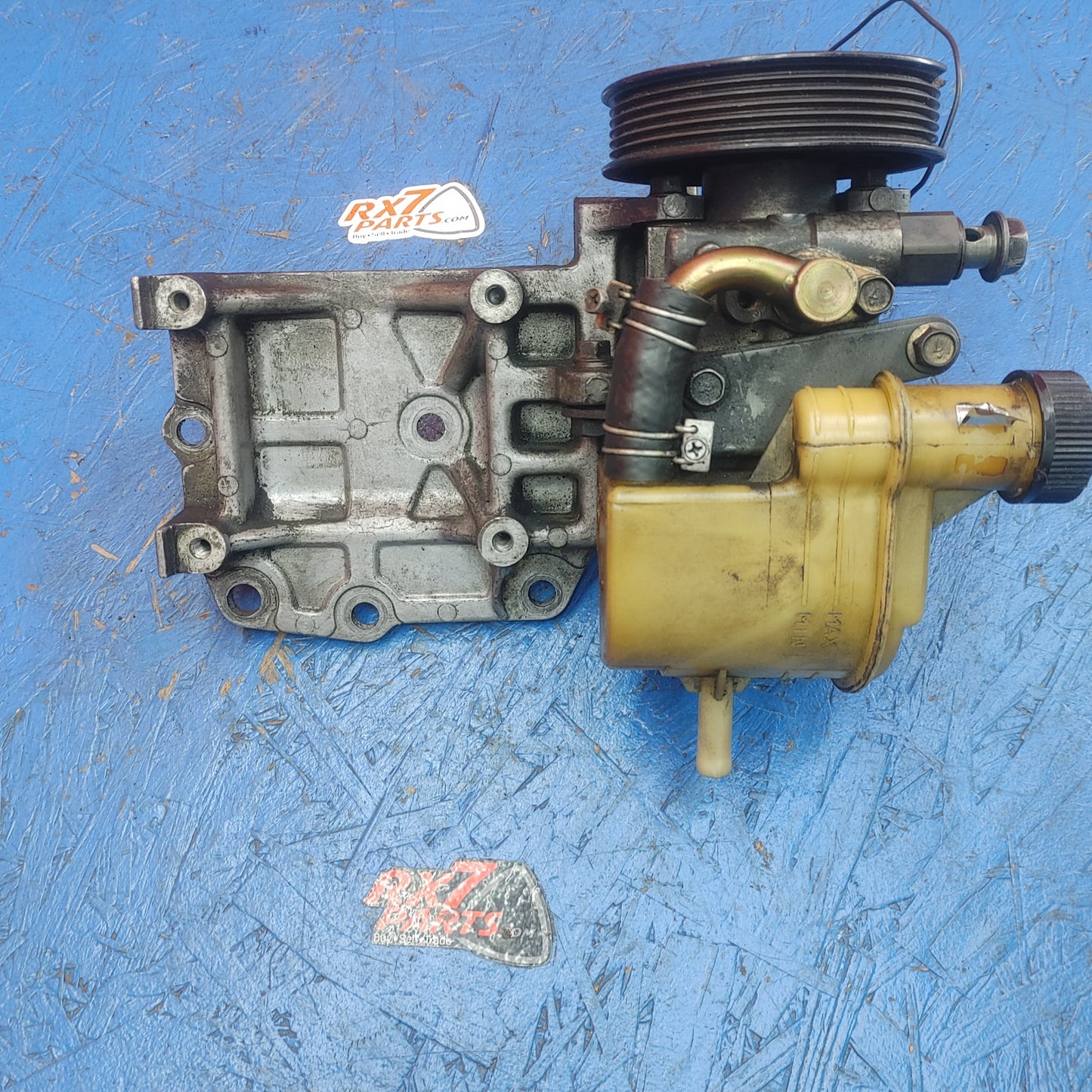 LHD, RHD Power Steering Pump With Reservoir Bracket And Pulley RX7 FD FD3S 93 - 02 Mazda S7B37/2