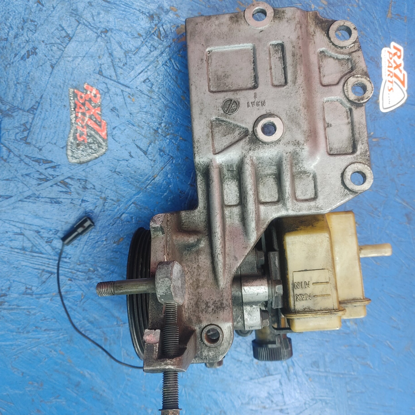 LHD, RHD Power Steering Pump With Reservoir Bracket And Pulley RX7 FD FD3S 93 - 02 Mazda S7B37/2
