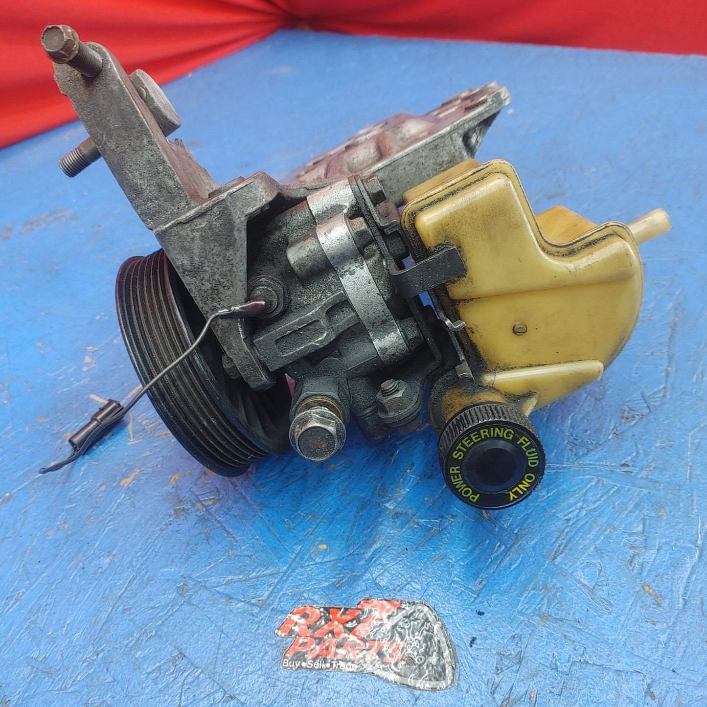 LHD, RHD Power Steering Pump With Reservoir Bracket And Pulley RX7 FD FD3S 93 - 02 Mazda S7B37/2