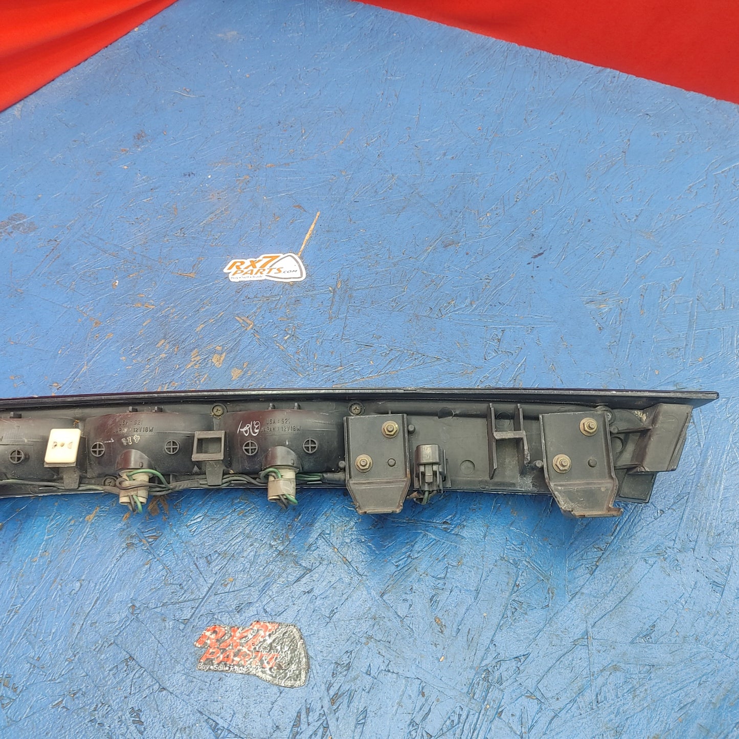 LHD, RHD Koito 93-98 Taillight Center Section Garnish 286-61639 RX7 FD FD3S 93 - 02 Mazda S7B43/11
