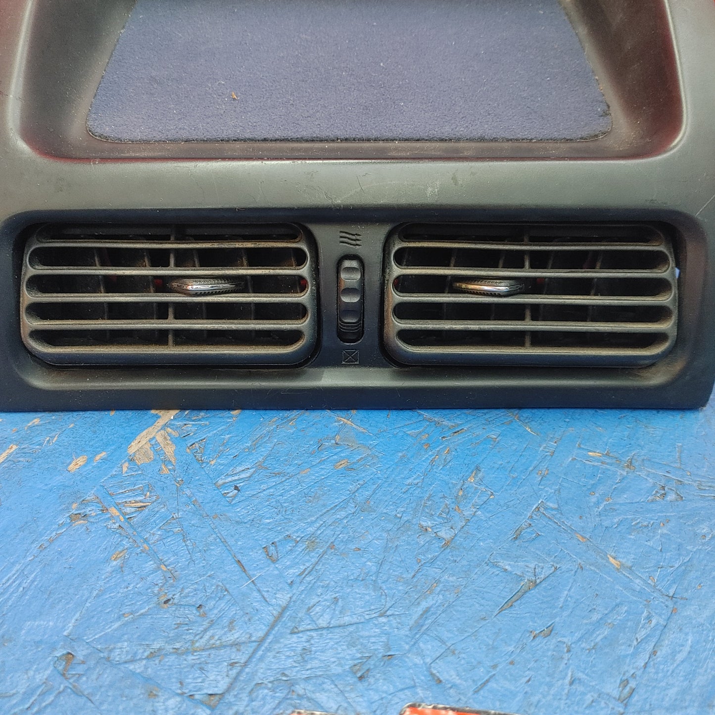 LHD, RHD Lexus Is300 Dash Center Console A/C Vent Black Tray S12B9/4