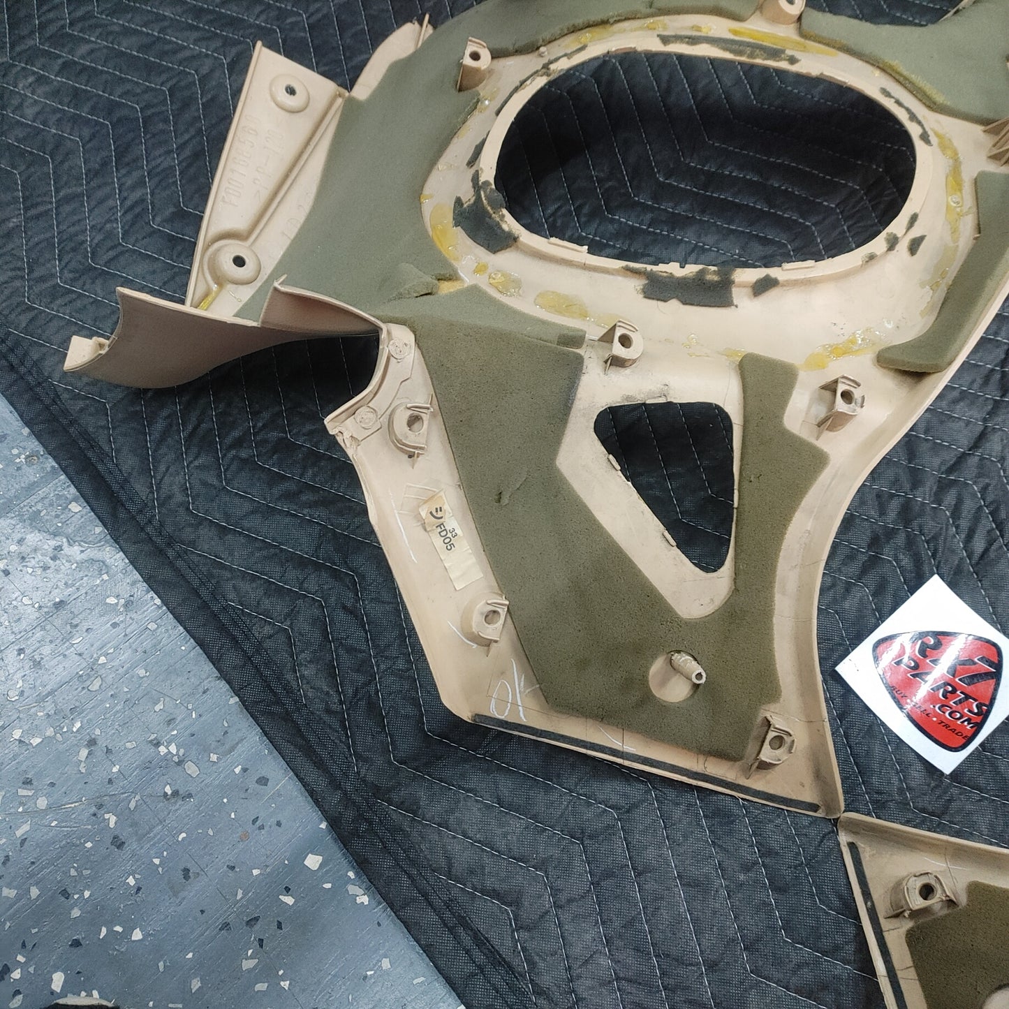LHD, RHD Tan Pair Of Rear Quarter Plastics Rear Seat Bins FD0168530 RX7 FD FD3S 93 - 02 Mazda S4B0/220