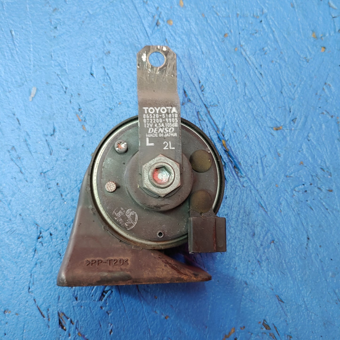 Denso Low Pitched Horn Assembly with Bracket 86520-51010 Is300 SXE10 01 - 05 Lexus S4B30/27