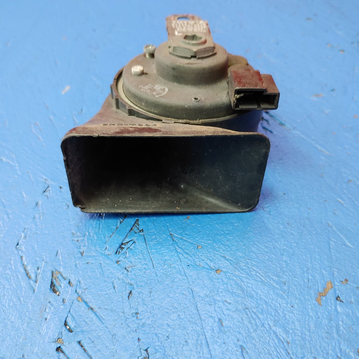 Denso Low Pitched Horn Assembly with Bracket 86520-51010 Is300 SXE10 01 - 05 Lexus S4B30/27