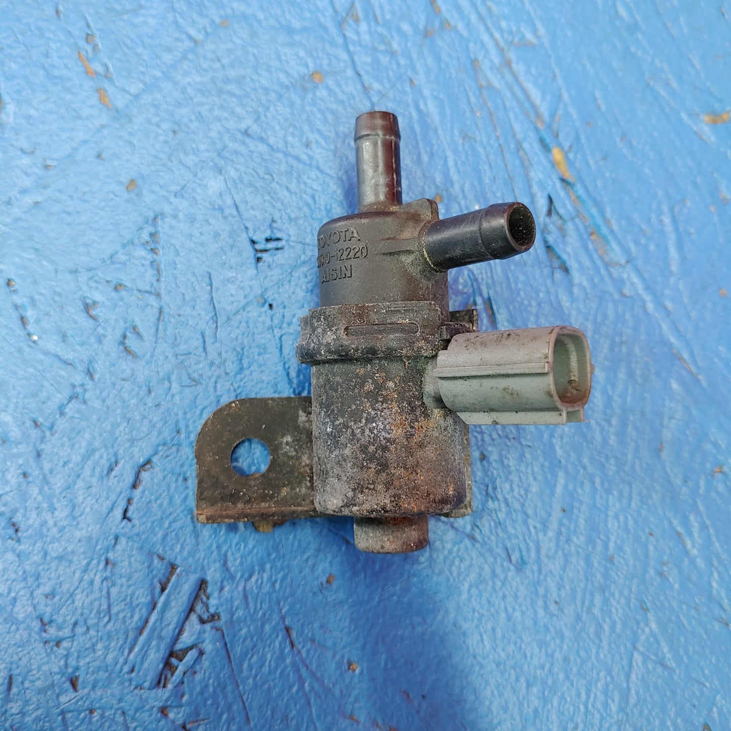 Aisin Vacuum Duty Valve 90910-12220 Is300 SXE10 01 - 05 Lexus S4B30/28