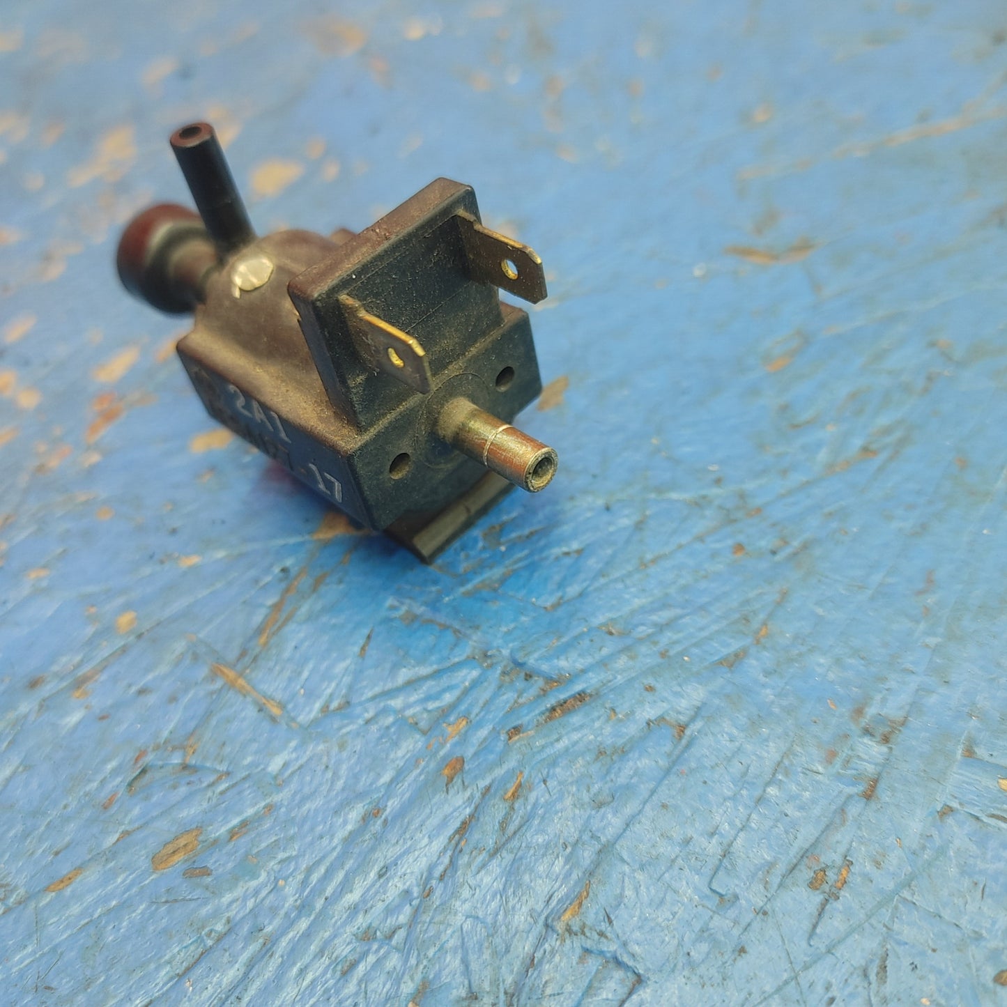 LHD, RHD Turbo Vacuum Solenoid Valve AESA127 17 2A1 RX7 FD FD3S 93 - 02 Mazda S8B29/37