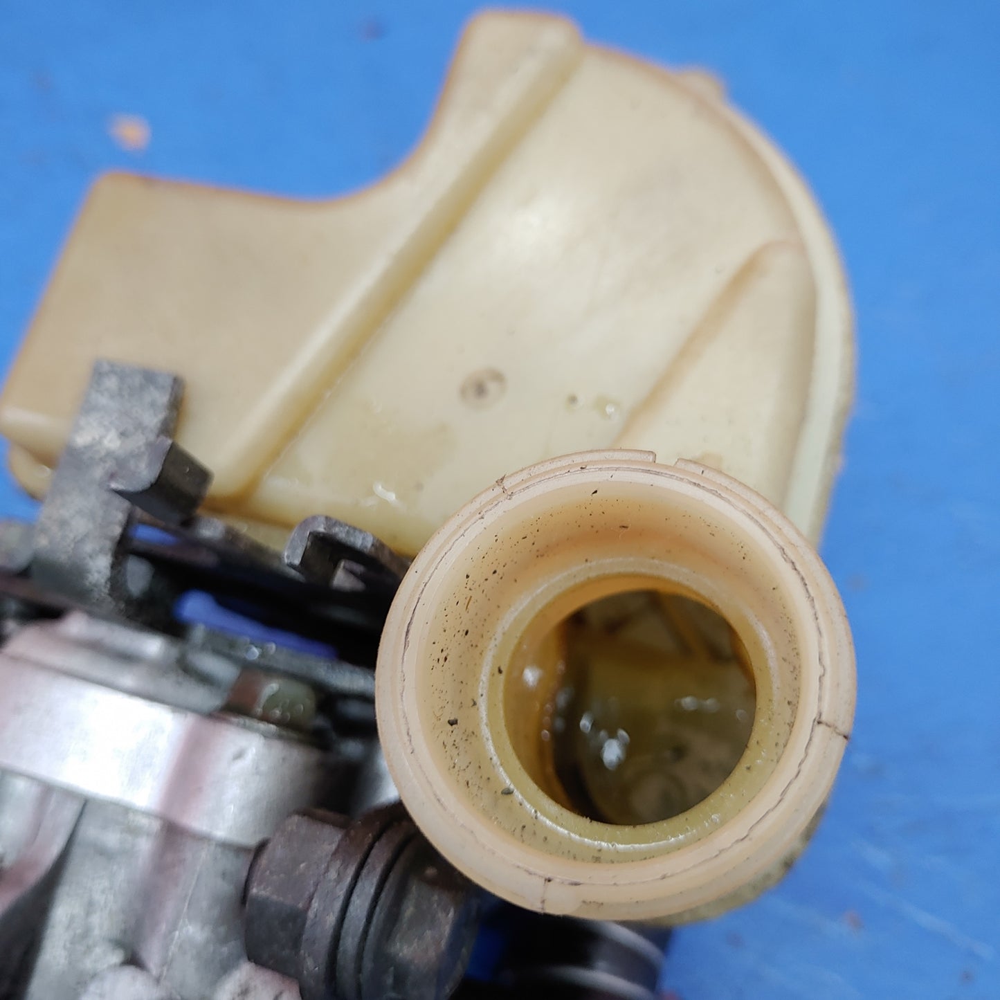 LHD, RHD Power Steering Pump with Reservoir RX7 FD FD3S 93 - 02 Mazda S8B32/18