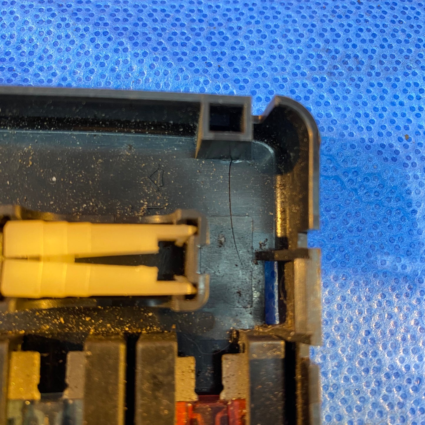 LHD, RHD Interior Fuse Box Lid/Cover : Cracked Mazda Rx7 FD3S FD S4B10FBLCC - RX7Parts