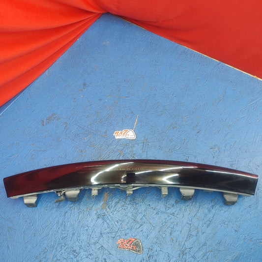 LHD, RHD Koito 93-98 Taillight Center Section Garnish 286-61639 RX7 FD FD3S 93 - 02 Mazda S7B43/11