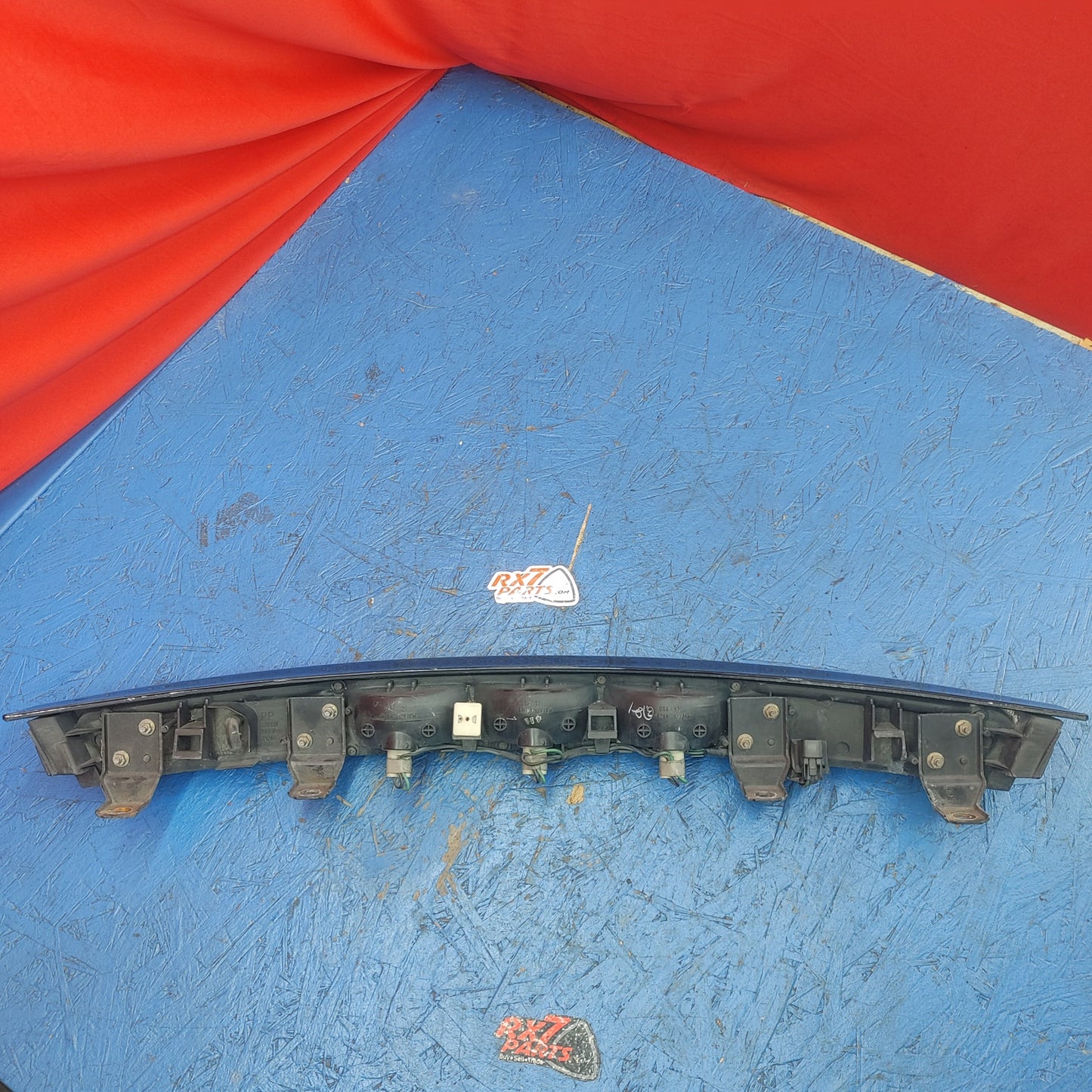 LHD, RHD Koito 93-98 Taillight Center Section Garnish 286-61639 RX7 FD FD3S 93 - 02 Mazda S7B43/11