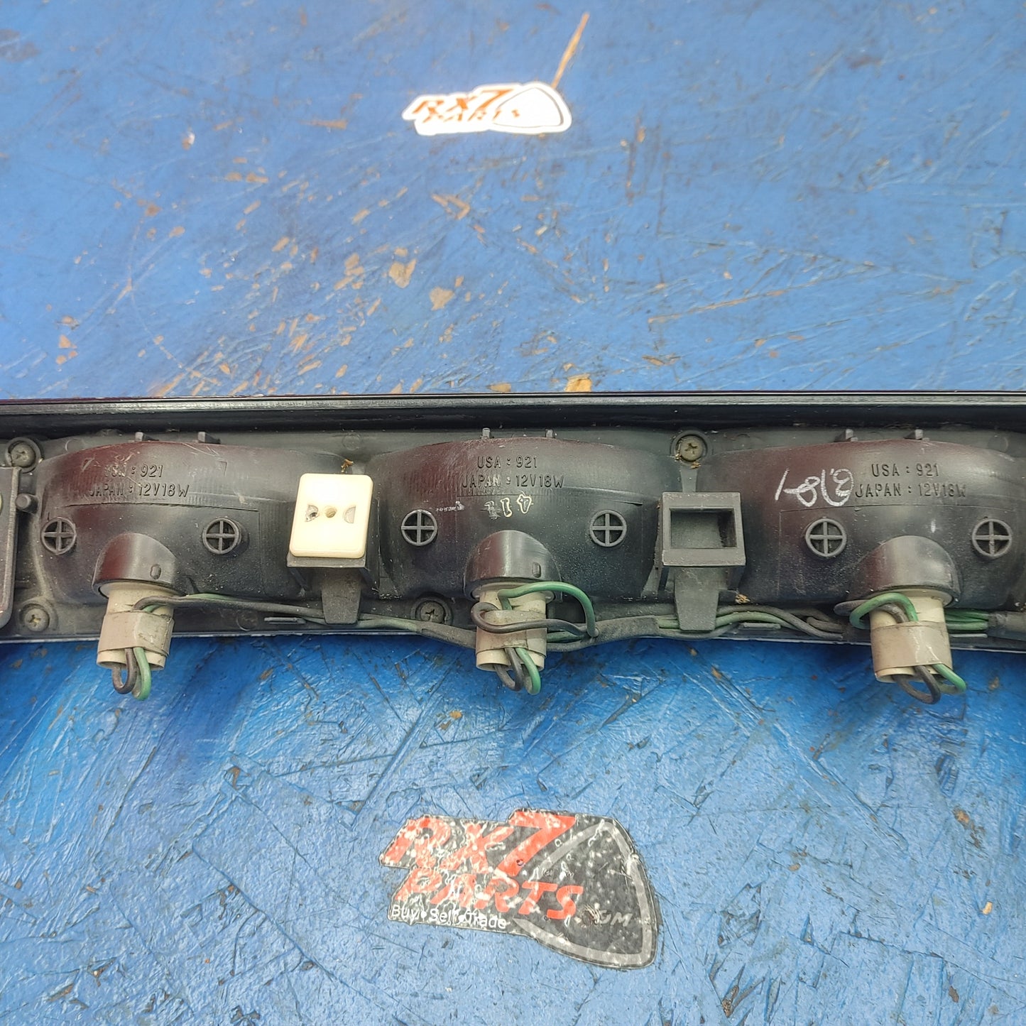 LHD, RHD Koito 93-98 Taillight Center Section Garnish 286-61639 RX7 FD FD3S 93 - 02 Mazda S7B43/11