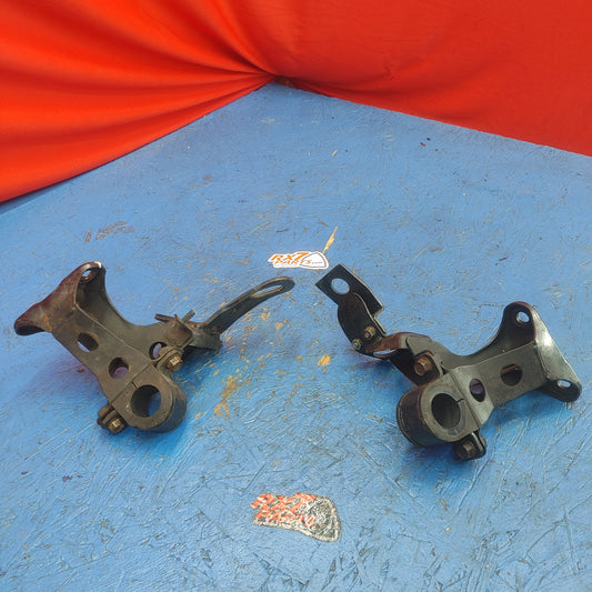 LHD Front Left And Right Sway Bar Stabilizer Bar Brackets  RX7 FD FD3S 93 - 95 Mazda S9B31/6