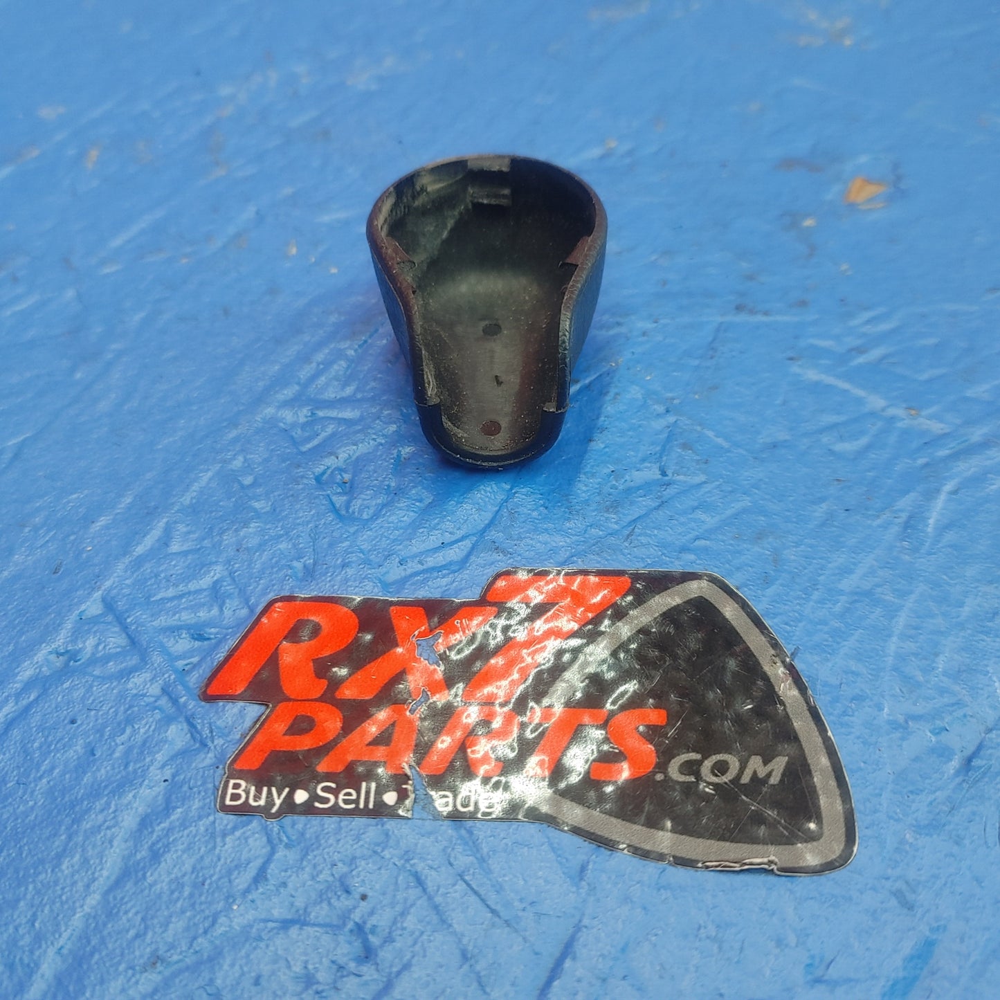 LHD, RHD Hatch Strut Cap Cover Locks To Bolt  RX7 FD FD3S 93 - 02 Mazda SH3B18/24