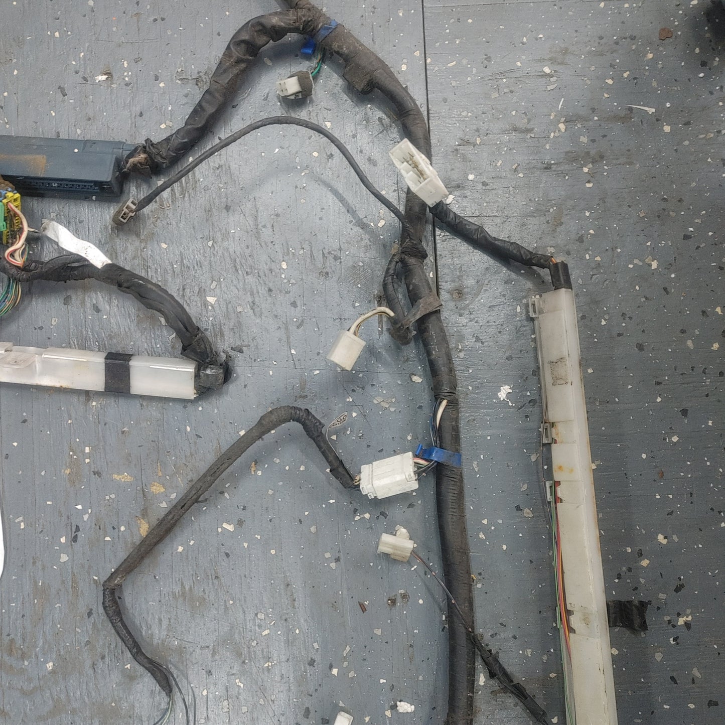 LHD, RHD Complete Rear Section Left And Right Chassis Wire Wiring Harness F100 67 071E  FD04 67 180D  FD01 67 050D RX7 RX-7 FD FD3S 13B-REW 92 - 02 FD FD3S 13B-REW SH3B25/19 - RX7Parts