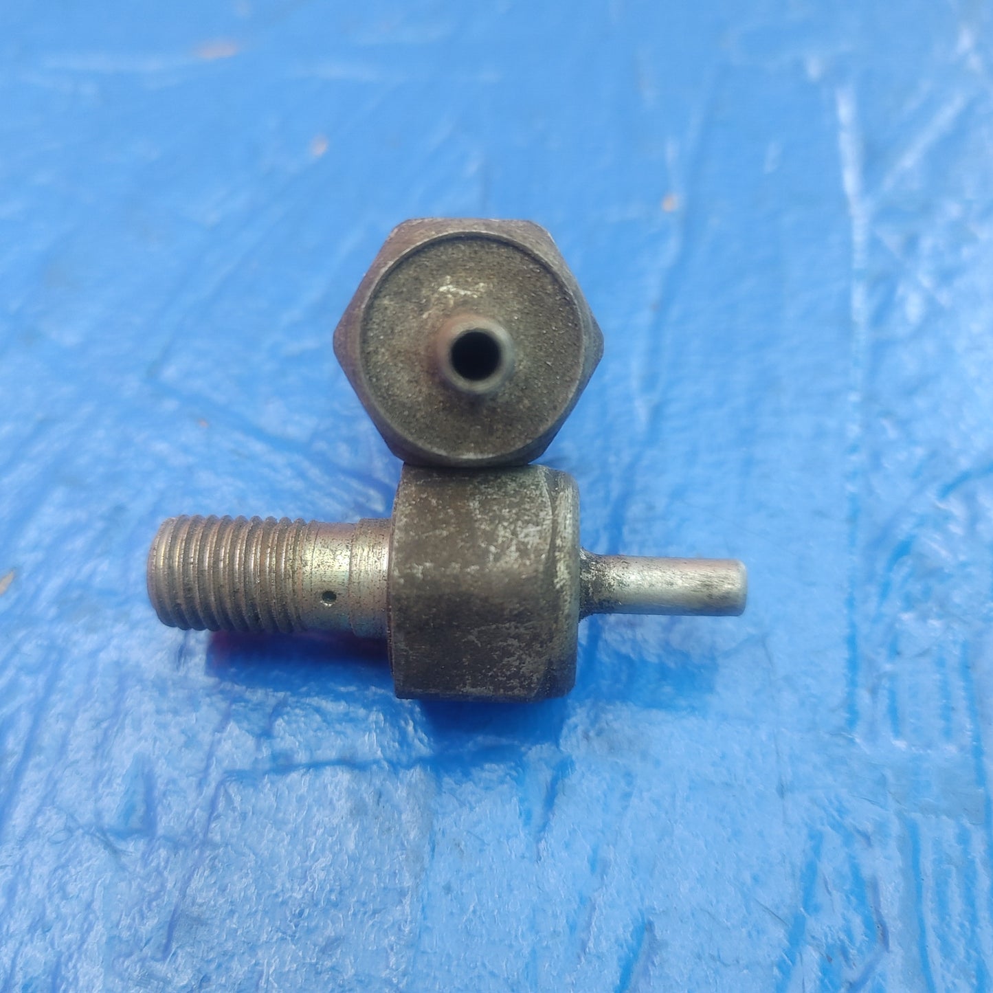 LHD, RHD 1984 Thru 1995 13B Rotor Housing Oil Metering Injector Pair N3G1 14 631 Universal Universal Universal SH4B17/6