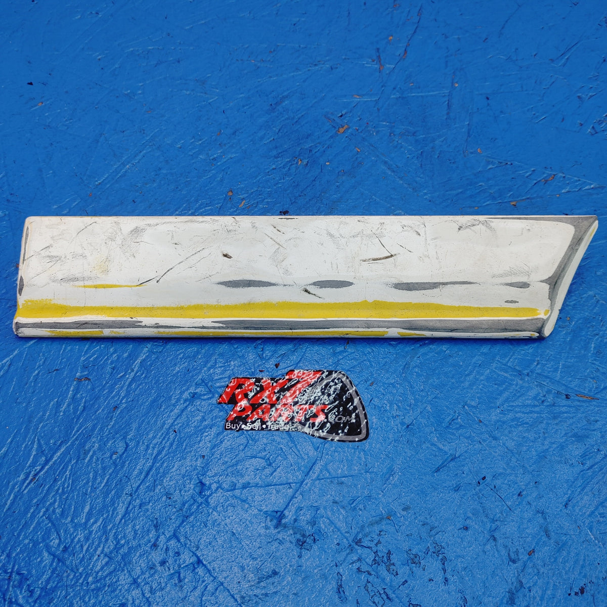 USED LHD, RHD Fender Rear Body Side Molding Front Right  FC01 50 681 RX7 FC S5 S5B52/16
