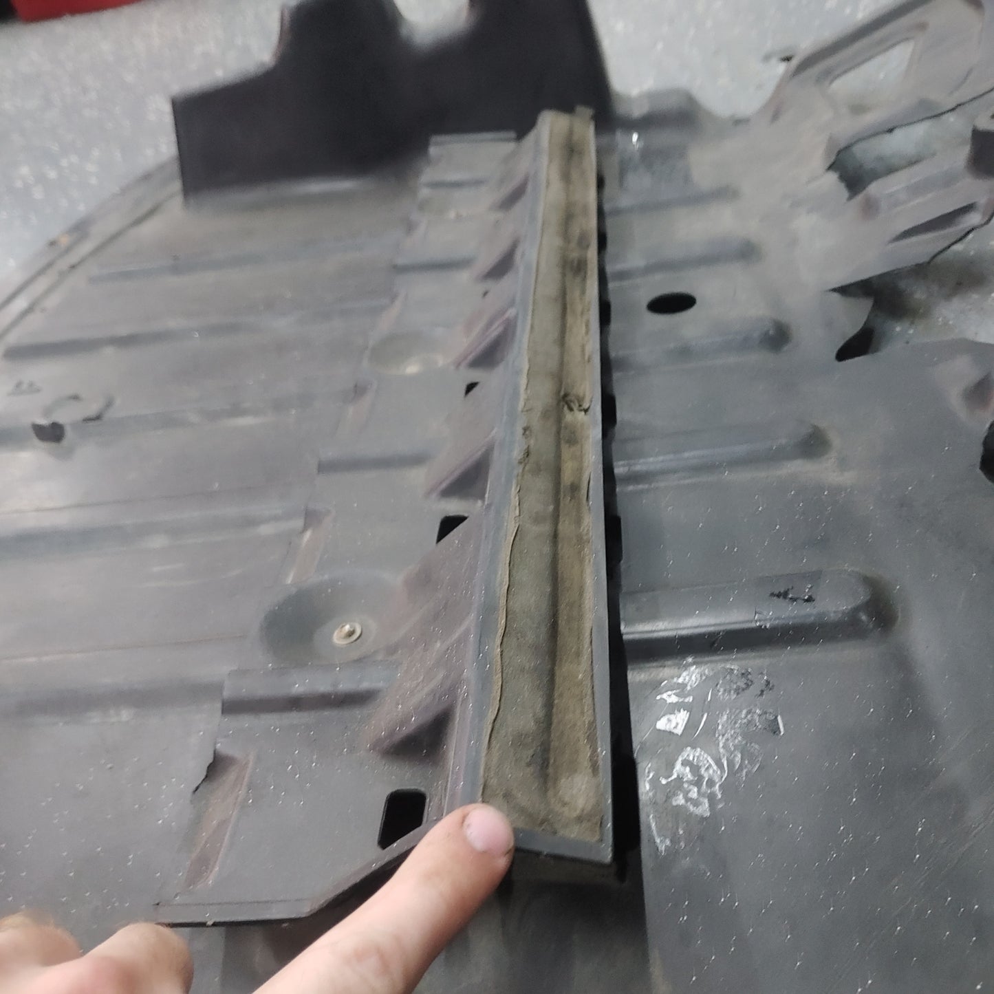FRONT LOWER TRAY, 93-95  RX7 FD FD3S 93 - 02 Mazda S4B0/541