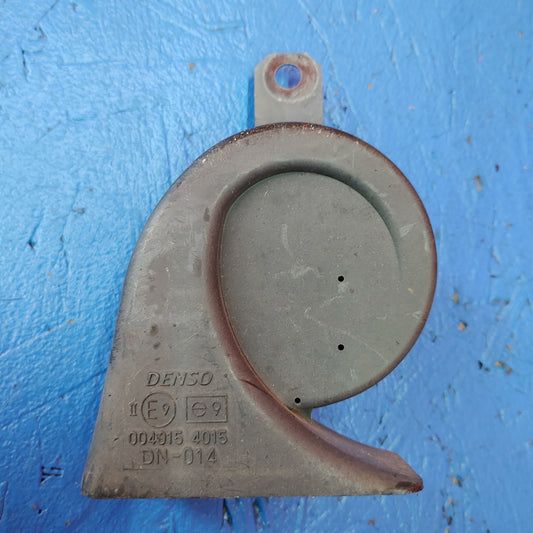 Denso High Pitched Horn Assembly with Bracket 86510-51010 Is300 SXE10 01 - 05 Lexus  S4B30/26