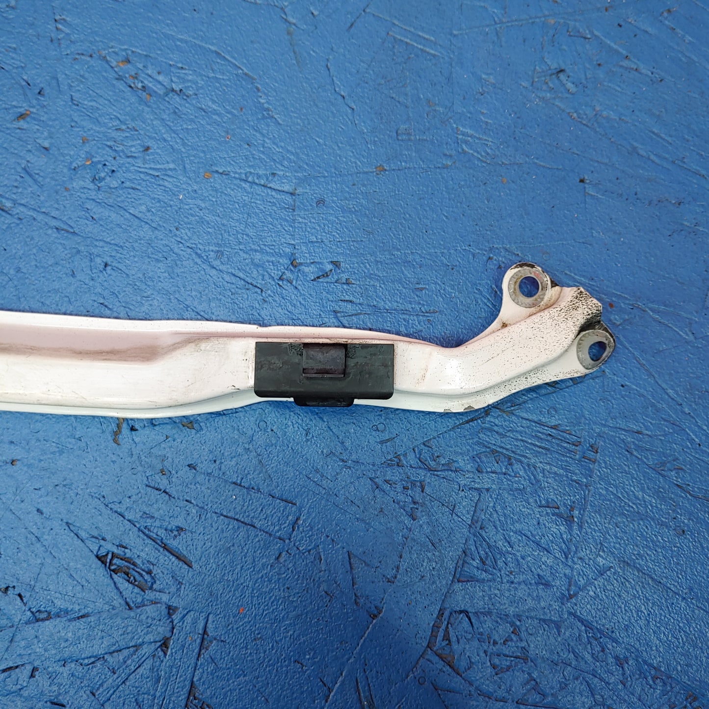 Right Front Headlight Bracket  Is300 SXE10 01 - 05 Lexus  S4B31/1
