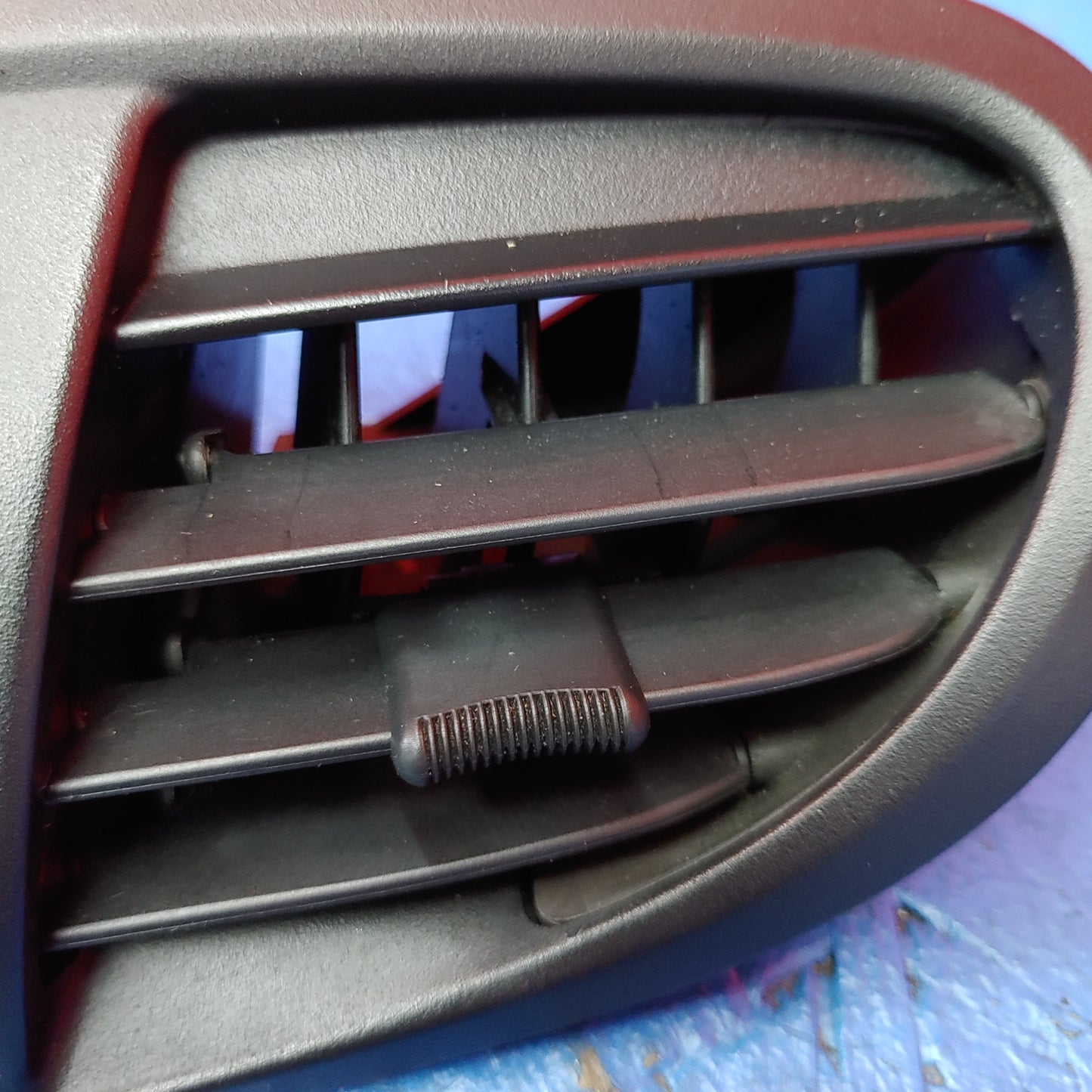RHD Center Dash Vent F100-64-930 RX7 FD FD3S 93 - 02 Mazda S6B32/12