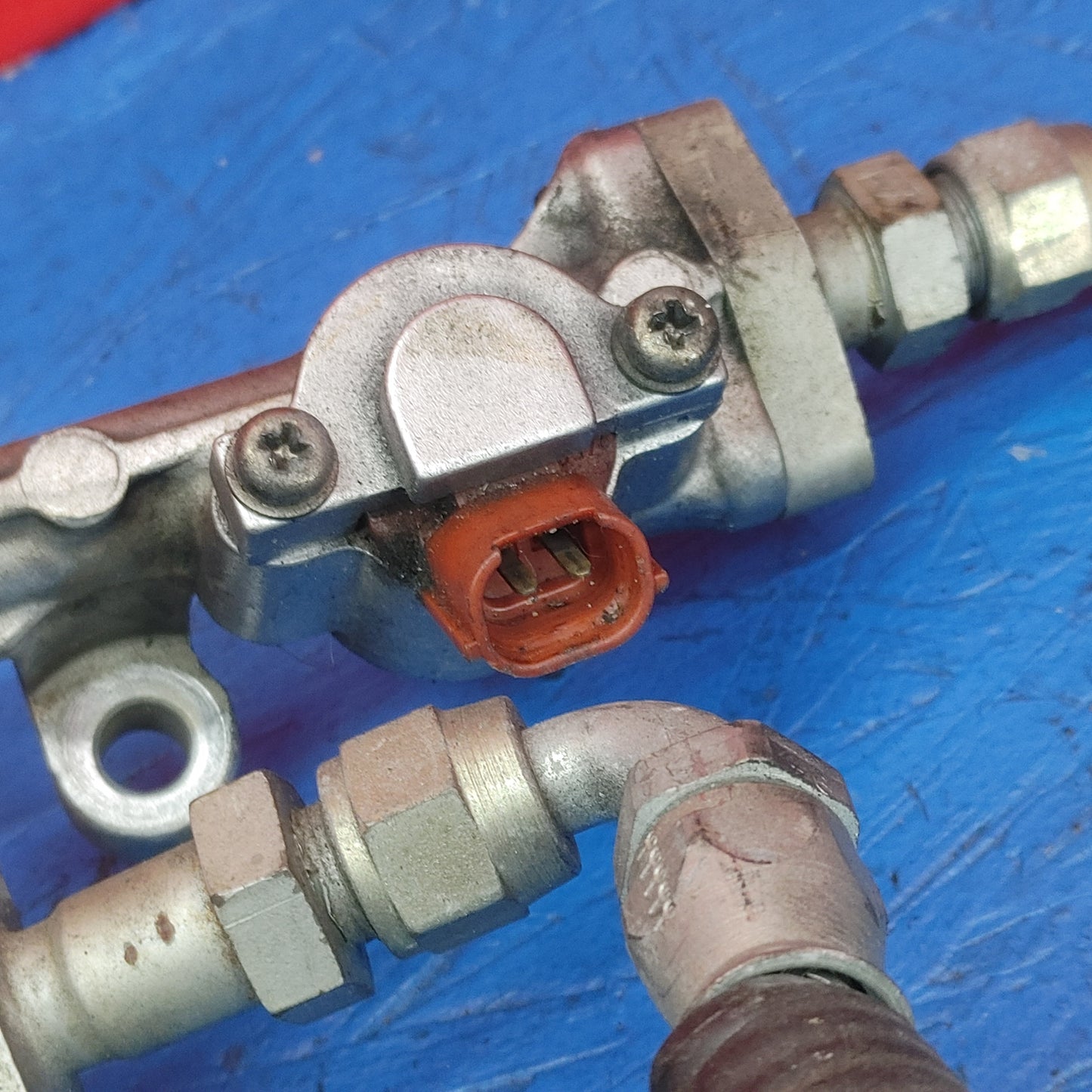 LHD Complete Primary and Secondary Fuel Rail Assembly  RX7 FD FD3S 93 - 95 Mazda S6B42/1