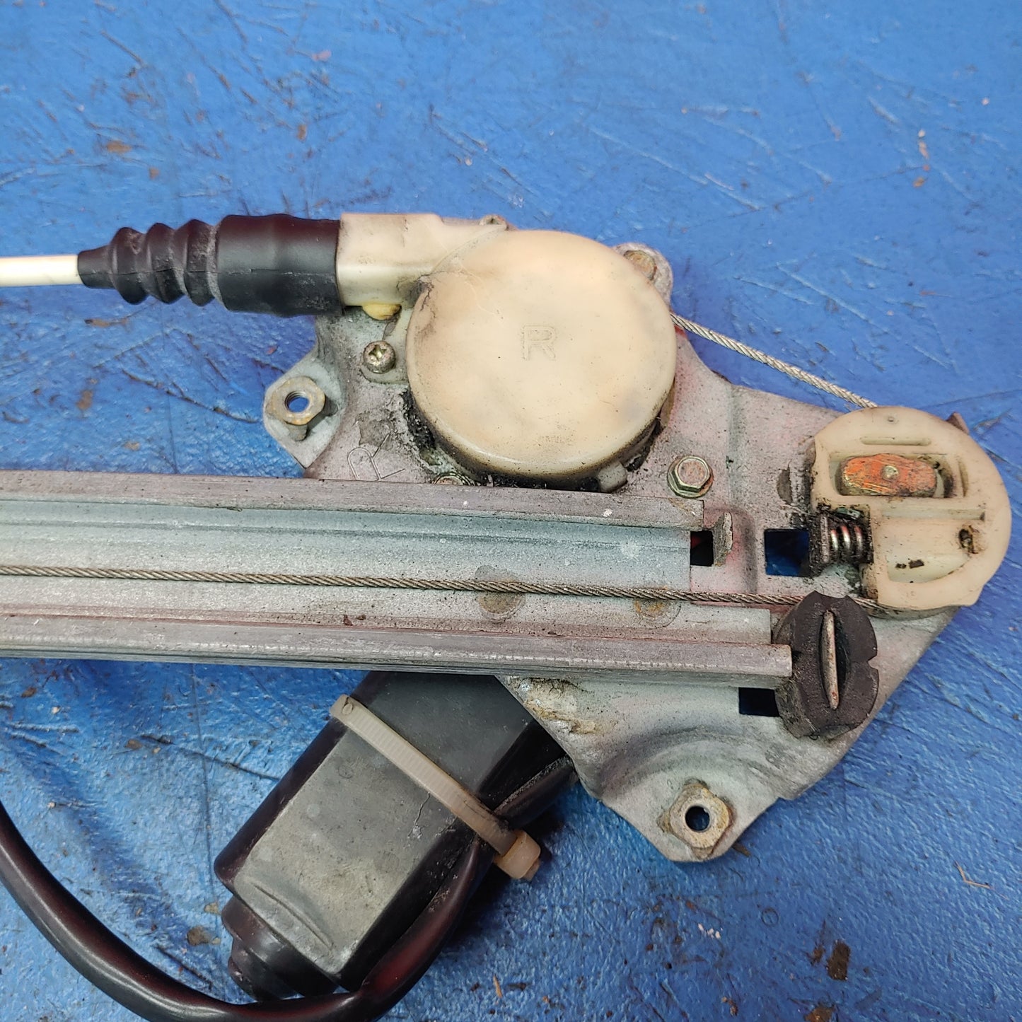 LHD Right Door Regulator   RX7 FD FD3S 93 - 02 Mazda S7B42/12