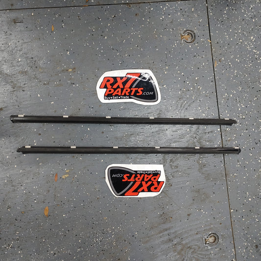 Oem Genuine Front Door Window Molding Sealing Weather Trims  RX7 FC FC3S 86 - 91 Mazda S7B42/5