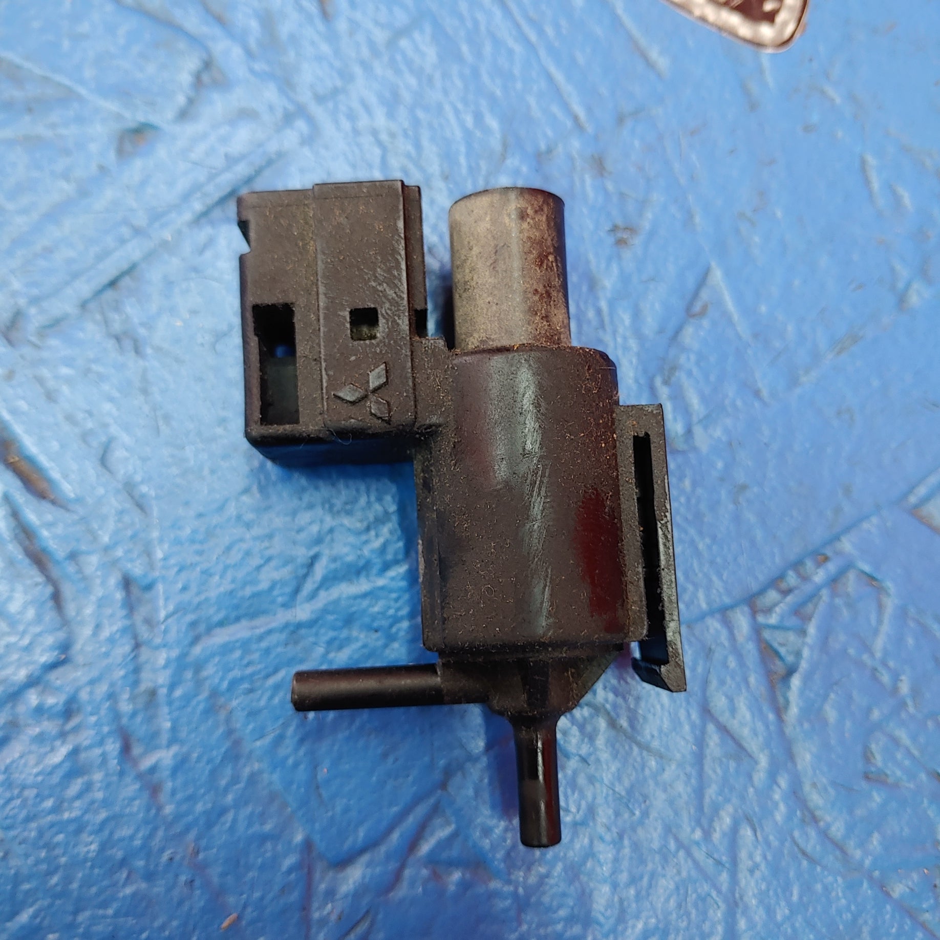 Rx8 Genuine Oem Air Solenoid Valve Kl01-18-741 Oem F/S      SH5B23/4 - RX7Parts