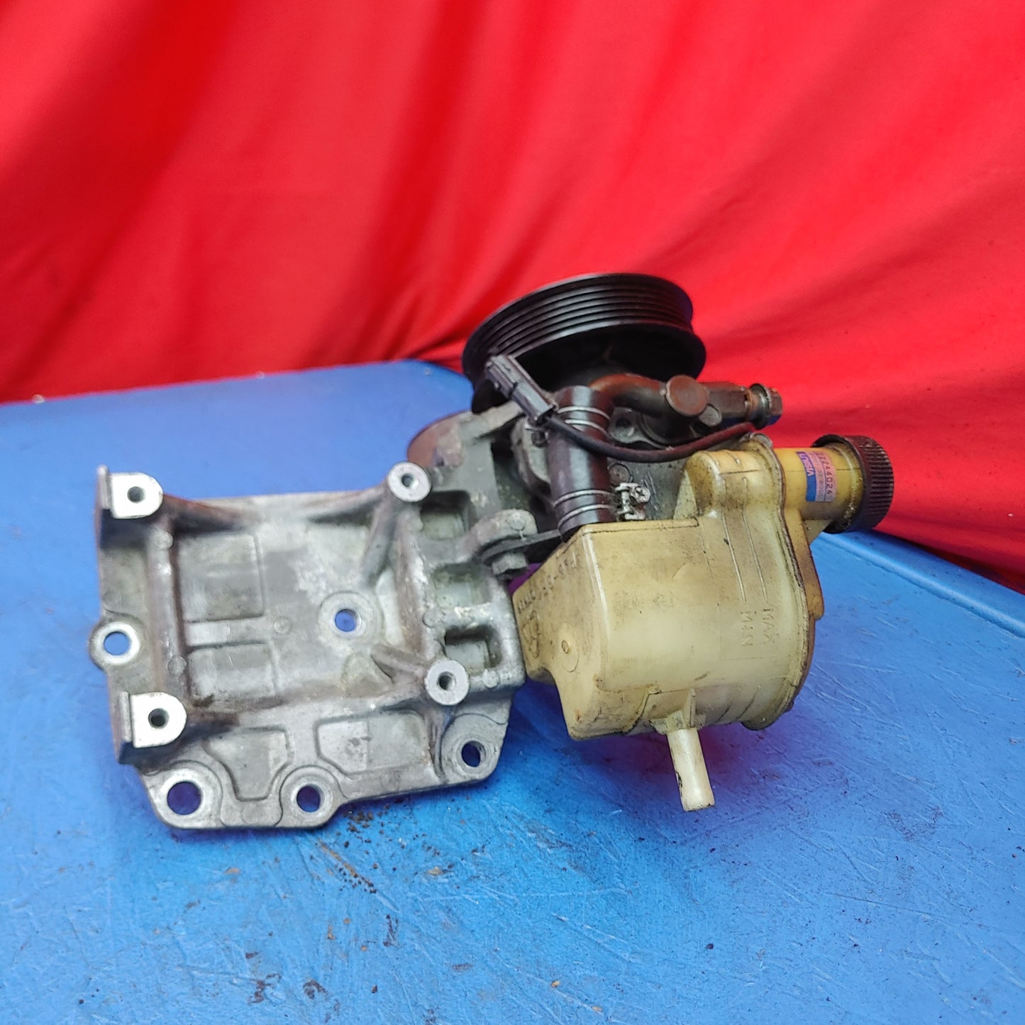 Power Steering Pump With Reservoir Bracket And Pulley  RX7 FD FD3S 93 - 02 Mazda SH7B1/3