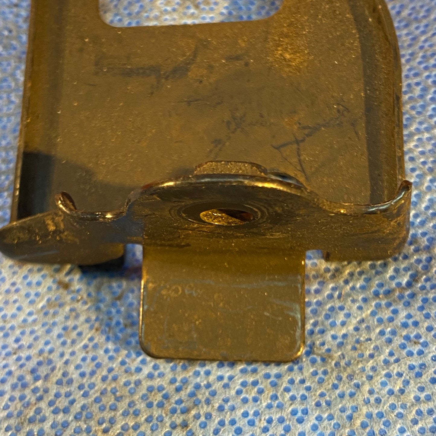 LHD, RHD Left Oil Cooler Bracket    S6B14/2