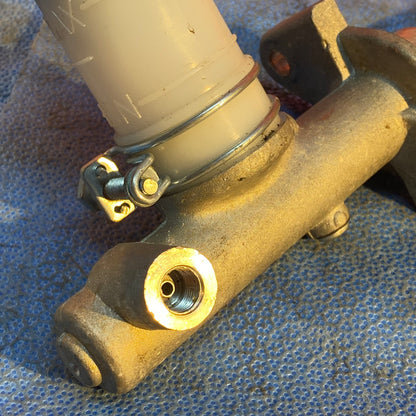 Nissan Clutch Master Cylinder    S7B4/11