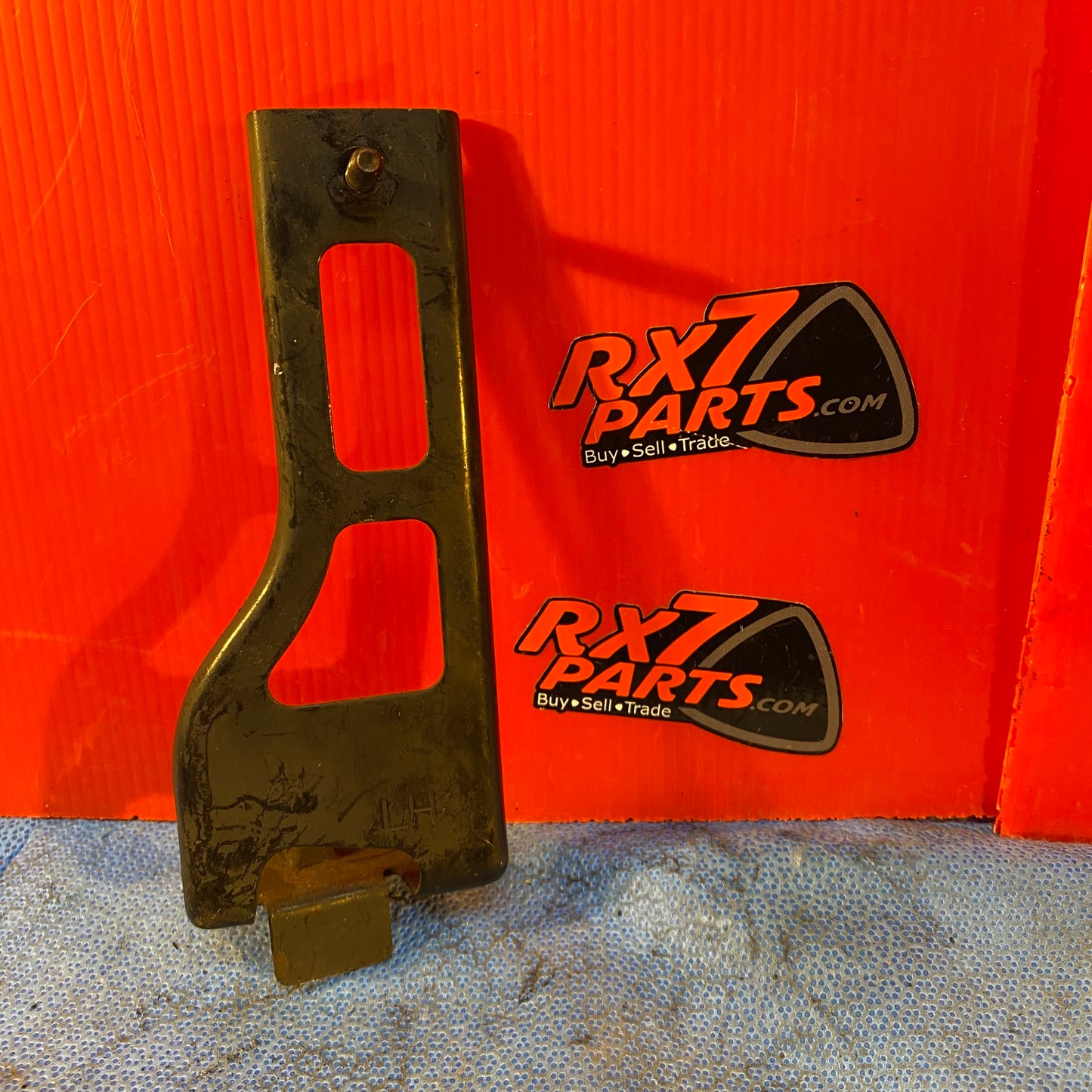 LHD, RHD Left Oil Cooler Bracket    S6B14/2