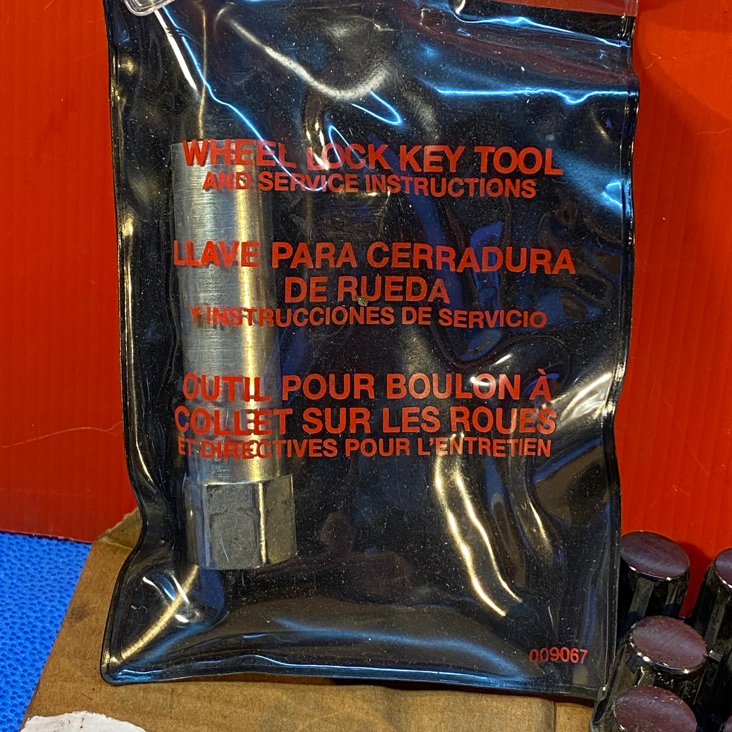 McGard Spline Drive Lug Nut Set with tool key   S7B6/10