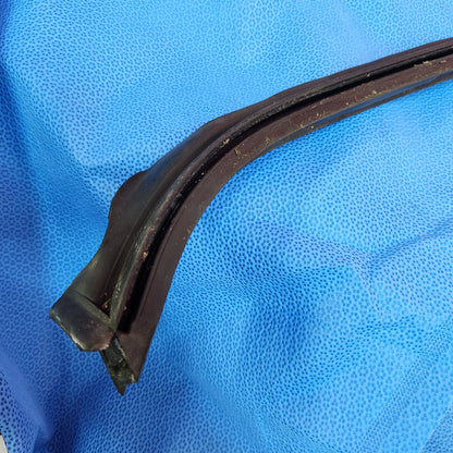 LHD, RHD Used Left Glass Weatherstrip molding L: FD01:58:76YJ   R: FD01:59:76YJ Mazda Rx7 FD3S FD S4b8lgws