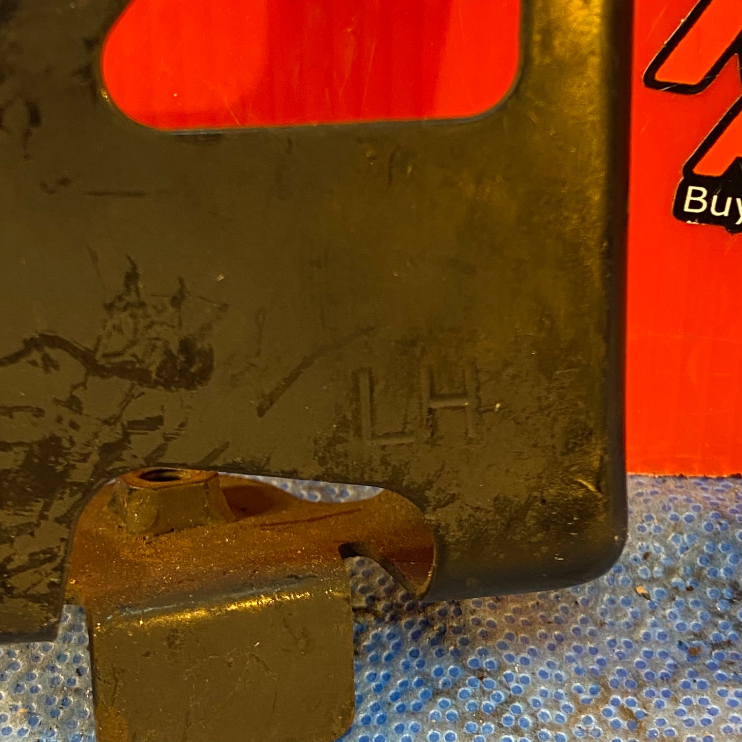 LHD, RHD Left Oil Cooler Bracket    S6B14/2